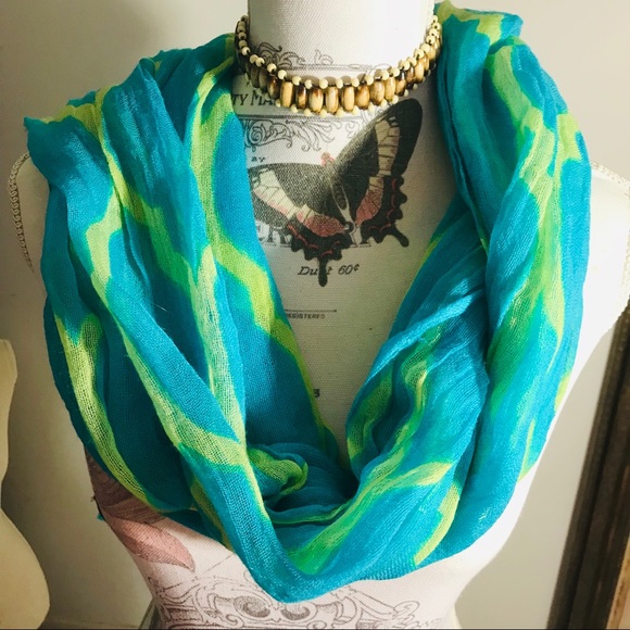 🌹🌹🌹Ann Taylor 78” scarf. Beautiful colors. - Picture 2 of 3